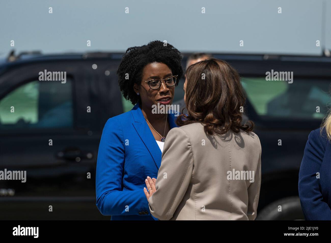 Chicago, USA. 24th June, 2022. Vice President Kamala Harris speaks with Congresswoman Lauren Underwood at the Aurora Municipal Airport on Friday June 24, 2022 in Aurora, IL. (Photo by Christopher Dilts/Sipa USA) Credit: Sipa USA/Alamy Live News Stock Photo