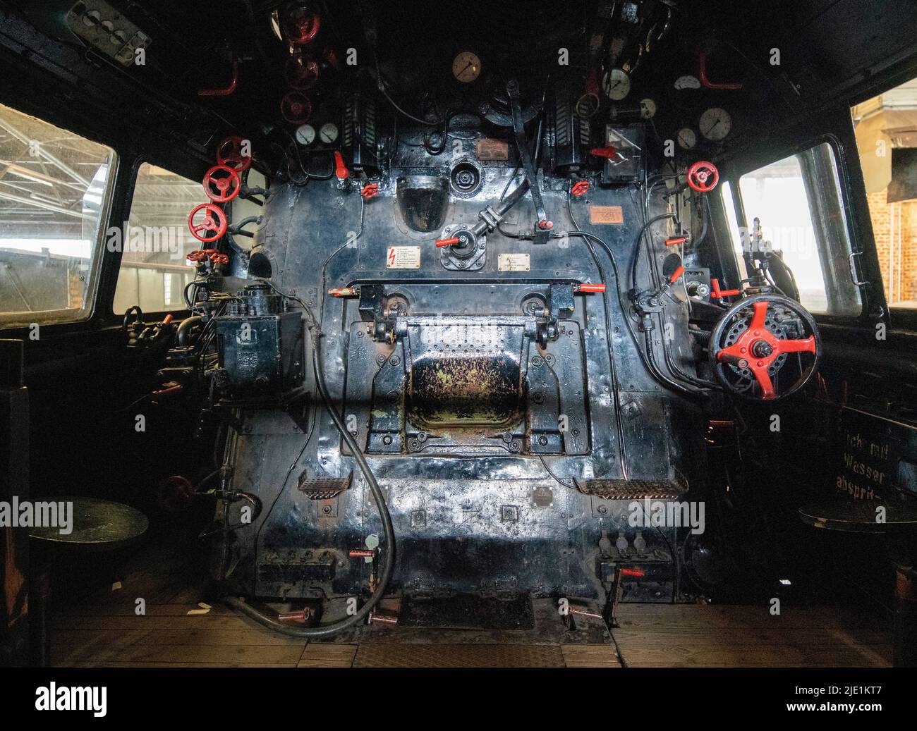 Bochum-Dahlhausen, Eisenbahnmuseum, Führerstand einer Schnellzuglokomotive Stock Photo