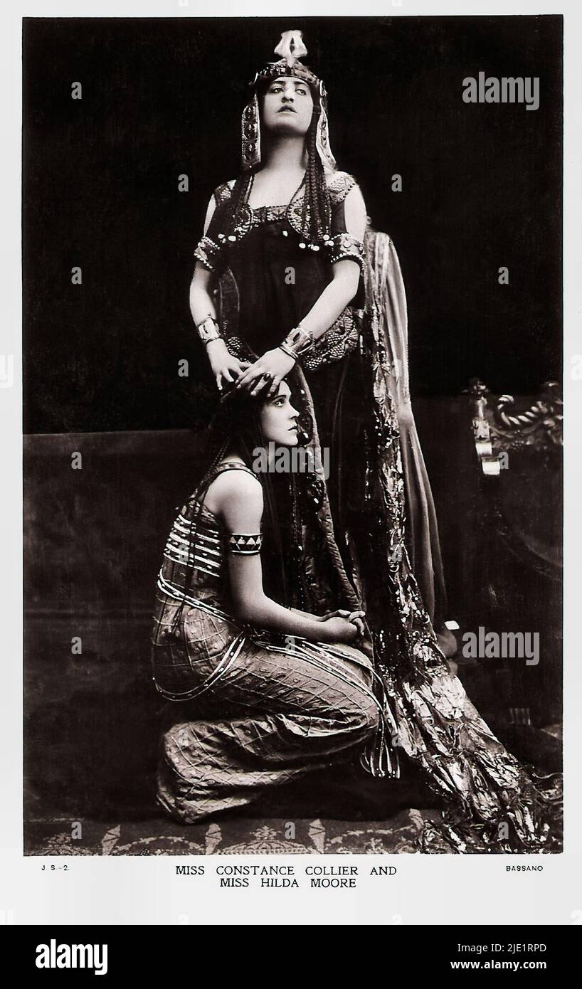 Portrait of Constance Collier and Hilda Moore in Antony and Cleopatra (1906) -  British stage star of the Victorian and Edwardian era Stock Photo