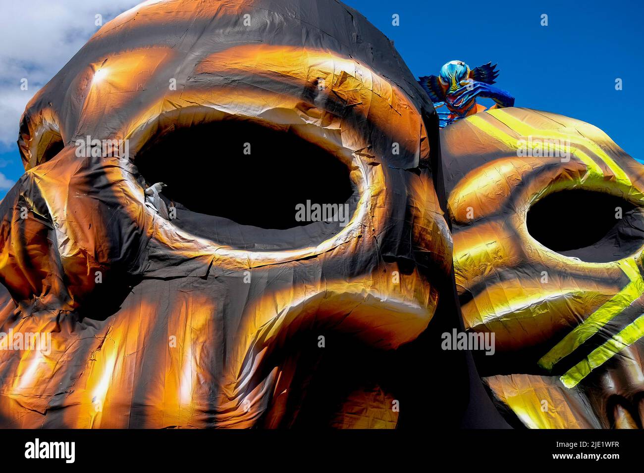 AM - Parintins - 06/24/2022 - AMAZONAS, PARINTINS, FESTIVAL FOLCLORICO 2022 - Allegories of the Boi-Bumba Caprichoso (blue bull) are positioned and receive the last adjustments for the beginning of the first night of presentations of the Festival Folclorico de Parintins 2022 that starts this Friday (24). After two years without editions due to the most serious phase of COVID-19 in Brazil, the city of Parintins in the State of Amazonas returns to celebrate the Folkloric Festival with the dispute of the Garantido and Caprichoso oxen. Photo: Suamy Beydoun/AGIF/Sipa USA Stock Photo