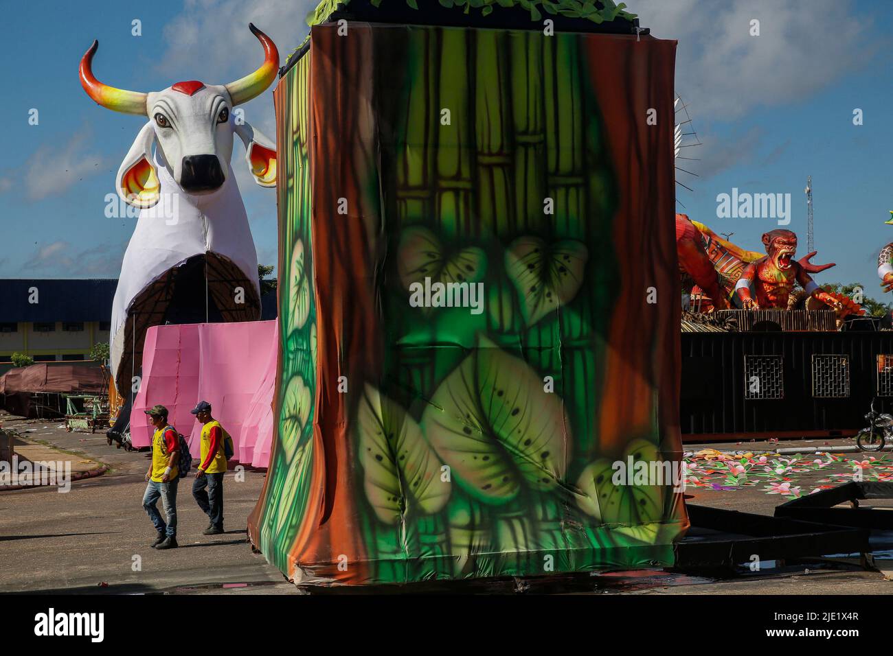 AM - Parintins - 06/24/2022 - AMAZONAS, PARINTINS, FESTIVAL FOLCLORICO 2022 - Allegories of the Boi-Bumba Garantido (red bull) are positioned and receive the last adjustments for the beginning of the first night of presentations of the Festival Folclorico de Parintins 2022 that starts this Friday (24). After two years without editions due to the most serious phase of COVID-19 in Brazil, the city of Parintins in the State of Amazonas returns to celebrate the Folkloric Festival with the dispute of the Garantido and Caprichoso oxen. Photo: Suamy Beydoun/AGIF/Sipa USA Stock Photo