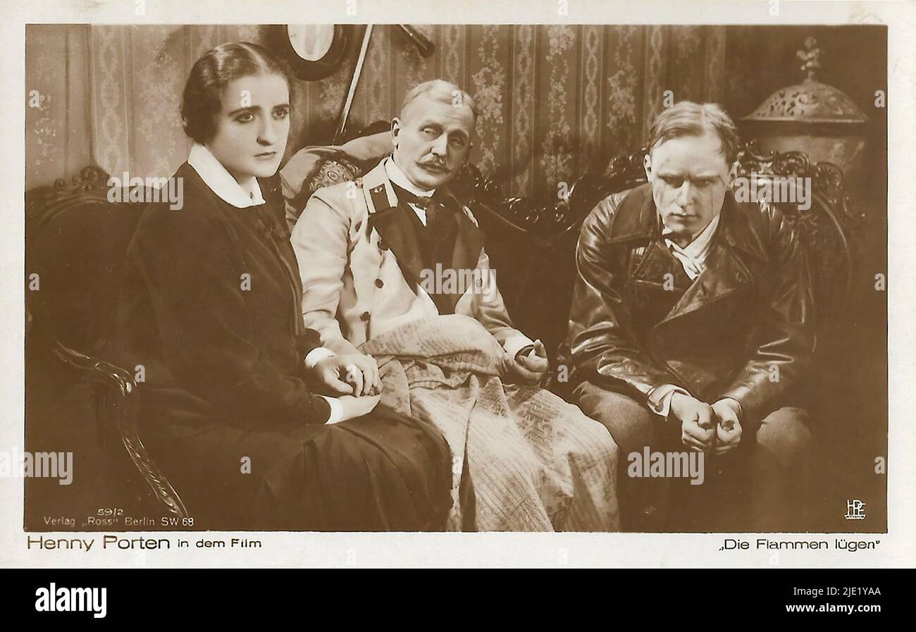 Portrait of Henny Porten in Die Flammen lügen (1926) 003 - German weimar era cinema (1918 - 1935) Stock Photo