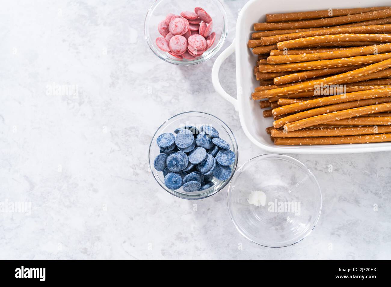 4th of july chocolate covered pretzel rods