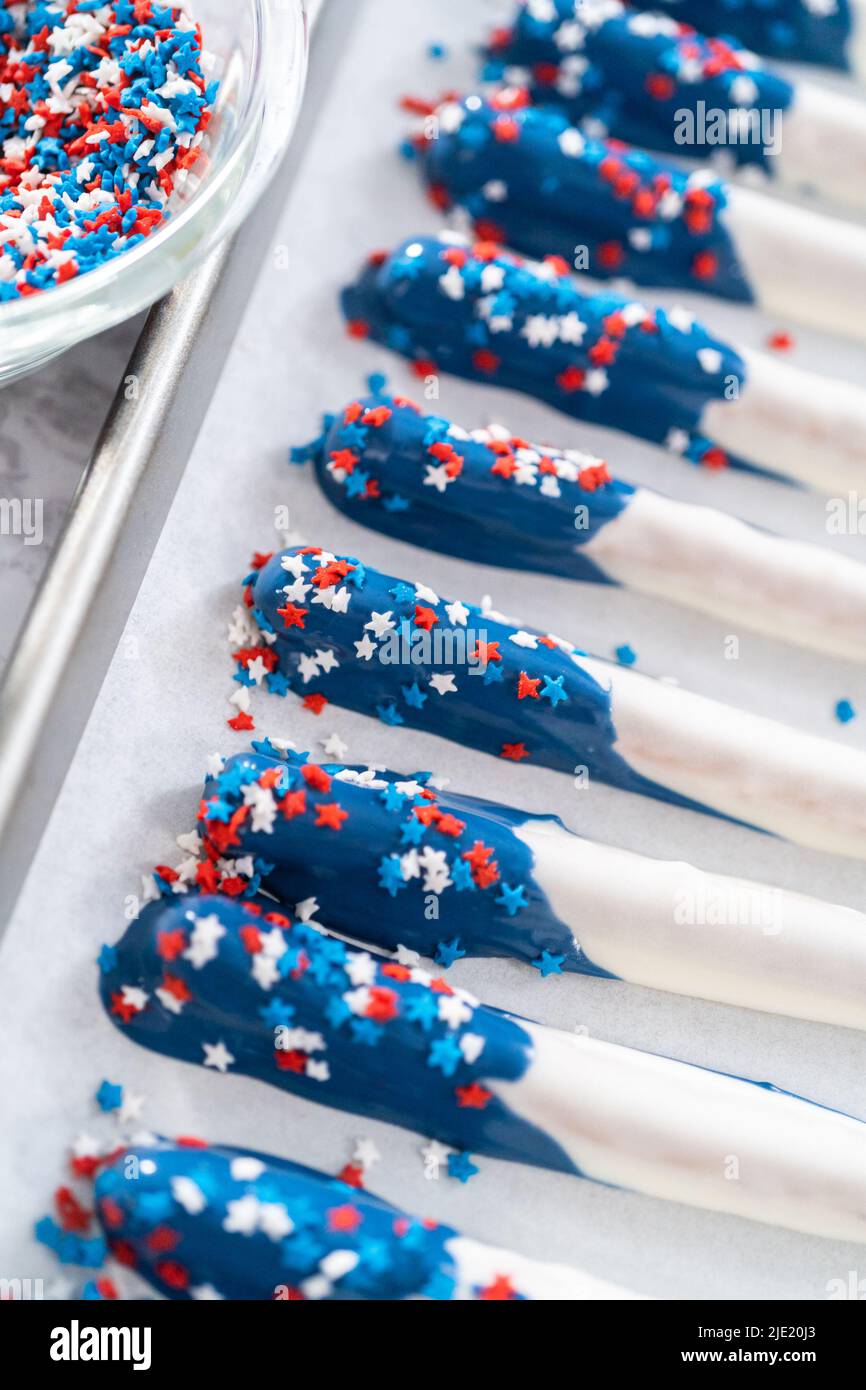 4th of july chocolate covered pretzel rods