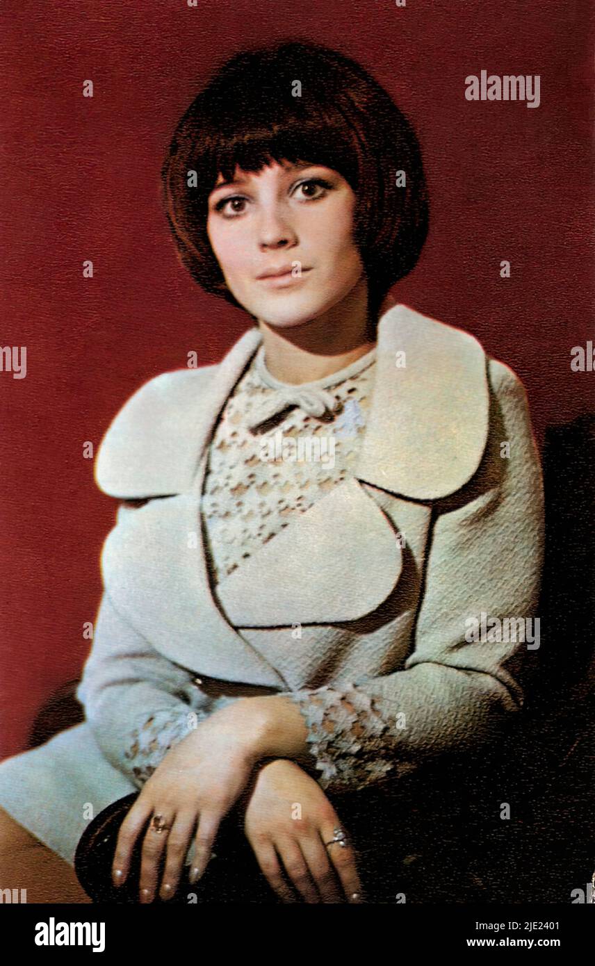 Toliq xotinlarning porno fotosuratlari Qirolichaning mushuk surati