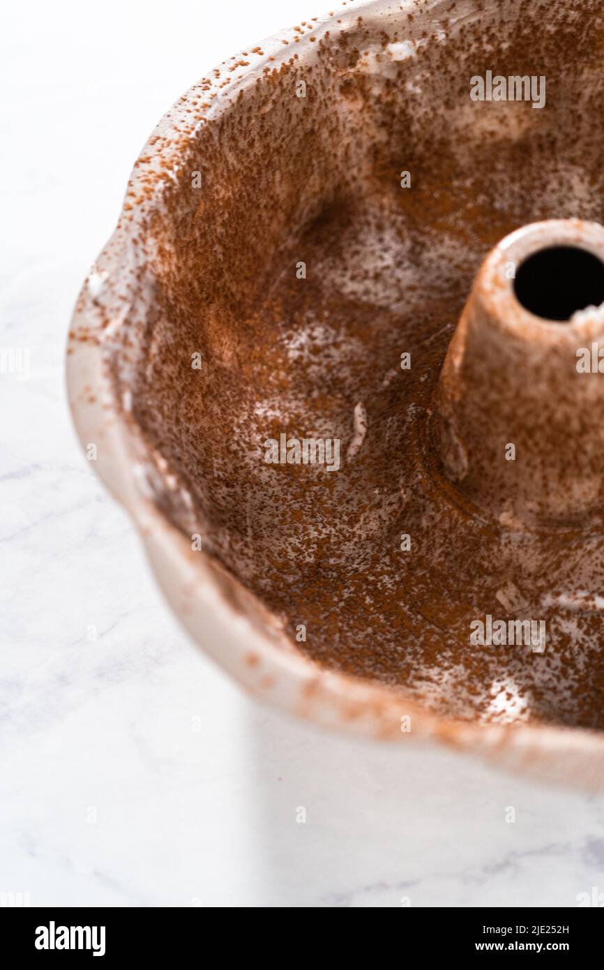 Greasing metal bundt cake pan to red velvet bundt cake with cream