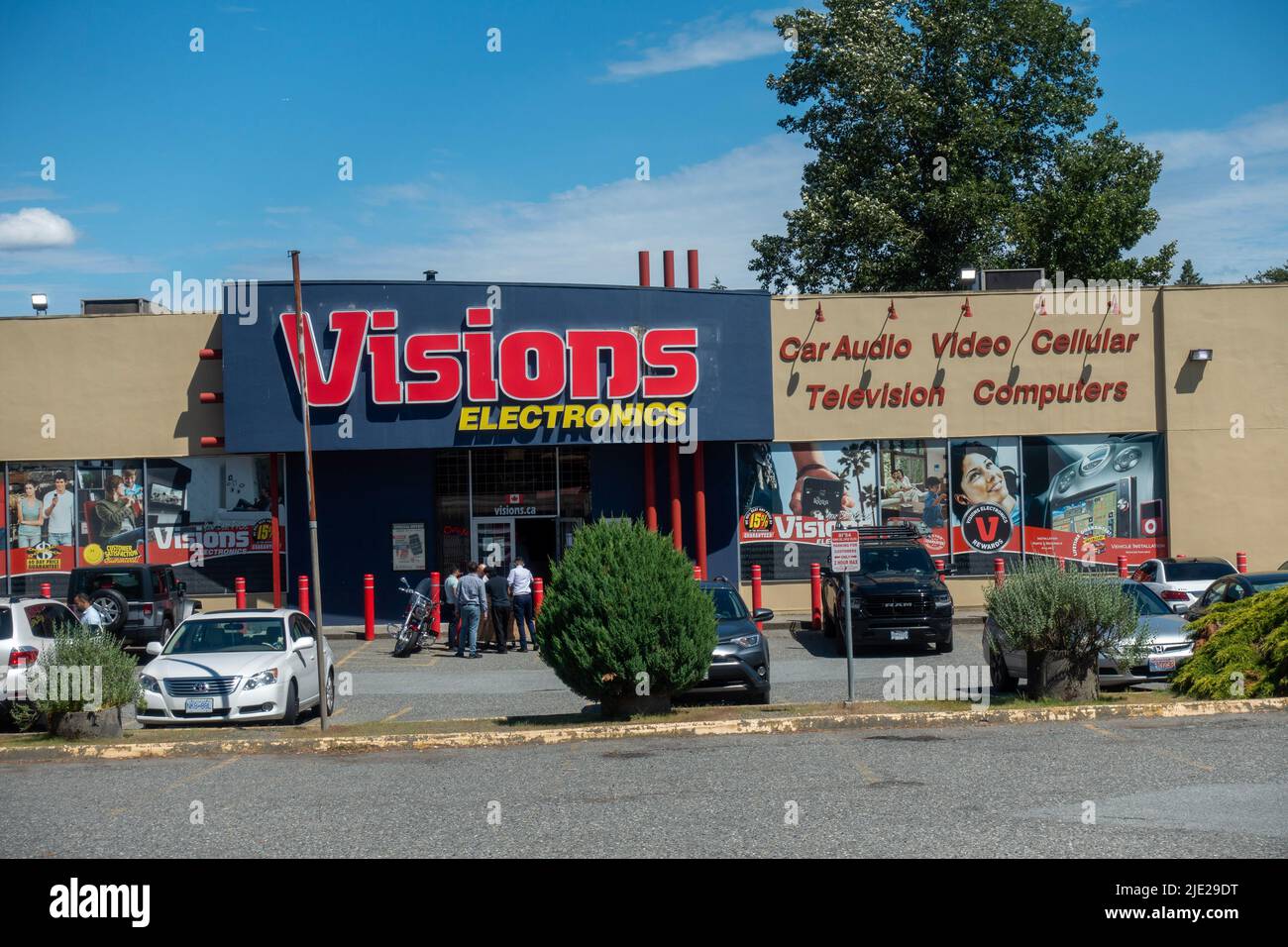 Coina, Portugal. Entrance of the Radio Popular store in the Barreiro Planet  Retail Park. Radio Popular is a large Portuguese company selling appliance  Stock Photo - Alamy