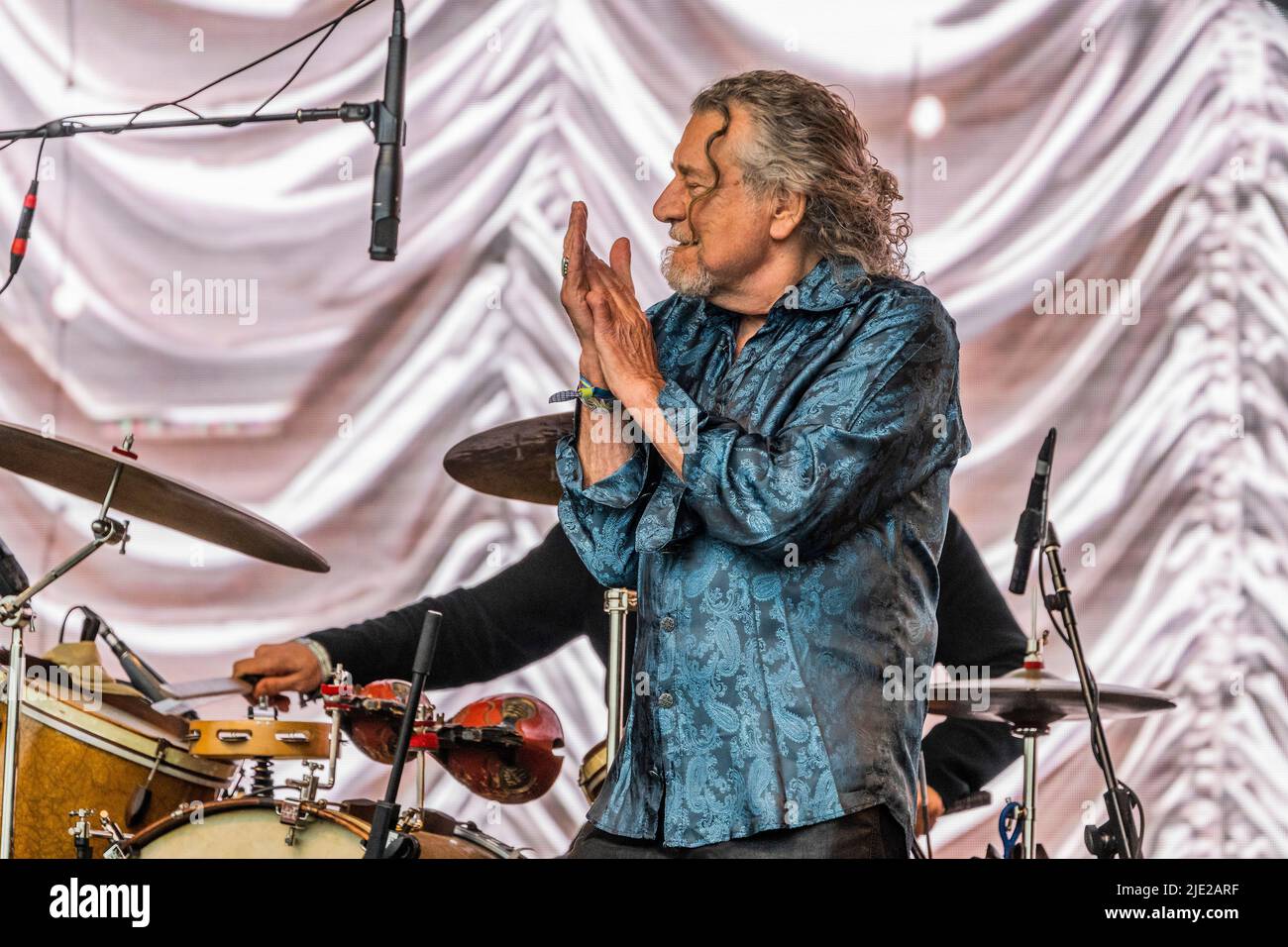 Pilton, UK. 24th June, 2022. Robert Plant and Alison Krauss perform on the  Pyramid Stage - The 50th 2022 Glastonbury Festival, Worthy Farm. Glastonbury,  Credit: Guy Bell/Alamy Live News Stock Photo - Alamy