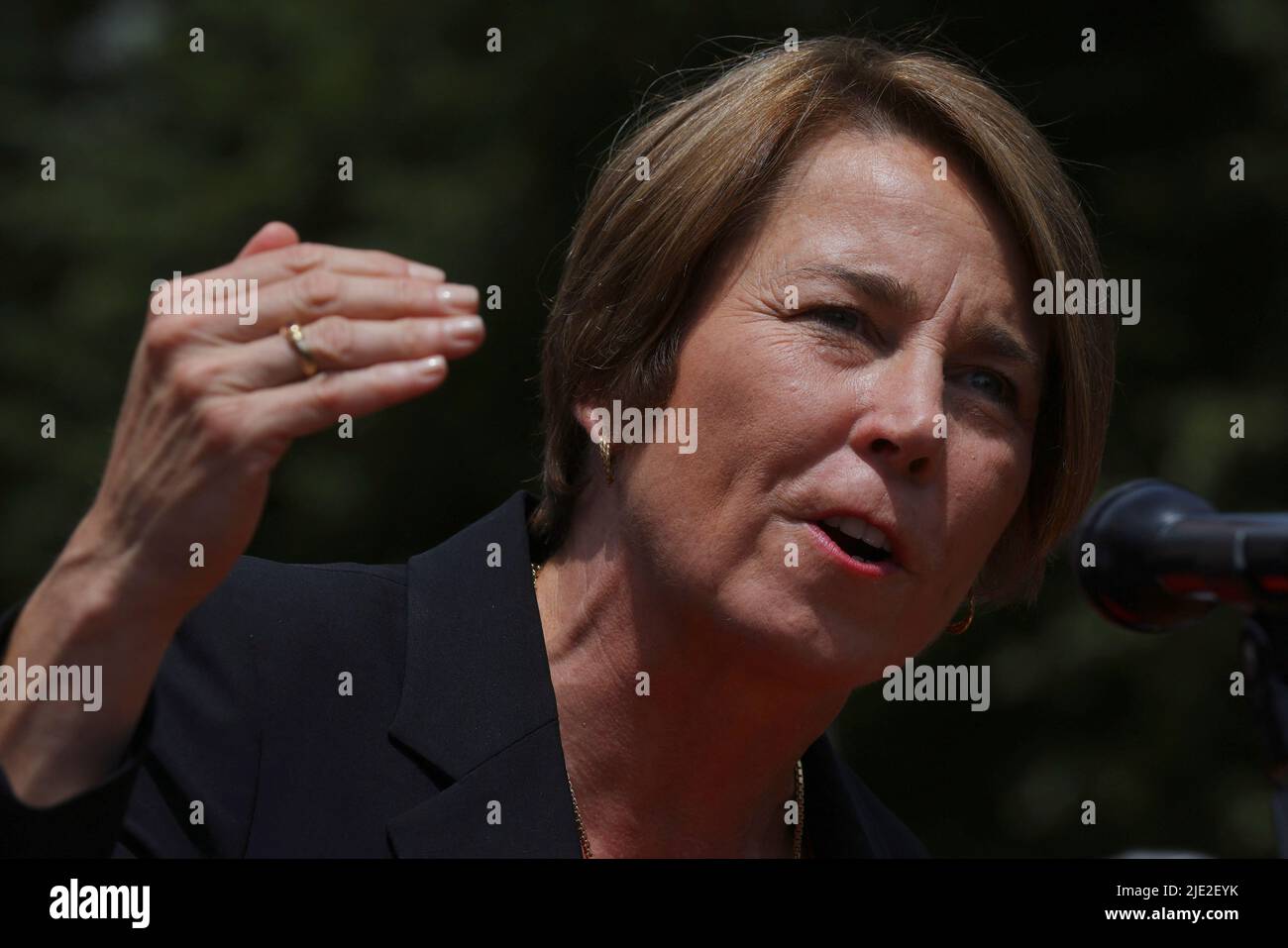 Massachusetts Attorney General and Democratic candidate for Governor Maura Healey speaks to abortion rights demonstrators gathered at the Massachusetts State House after the United States Supreme Court ruled in the Dobbs v. Women's Health Organization abortion case, overturning the landmark Roe v Wade abortion decision, in Boston, Massachusetts, U.S., June 24, 2022.   REUTERS/Brian Snyder Stock Photo