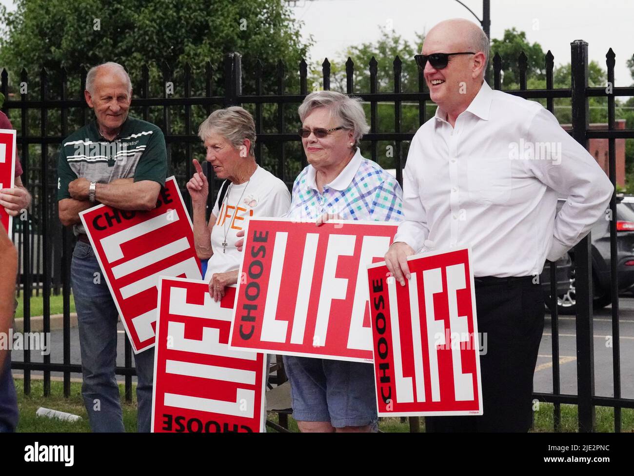 St. Louis, United States. 24th June, 2022. Pro Life supporters assemble outside of Planned Parenthood, hours after the Supreme Court's decision overturning the 1973 Roe v. Wade ruling, in St. Louis on Friday, June 24, 2022. Missouri Gov. Mike Parson, signed a proclamation on June 24, 2022, effectively ending abortion in the state. Photo by Bill Greenblatt/UPI Credit: UPI/Alamy Live News Stock Photo