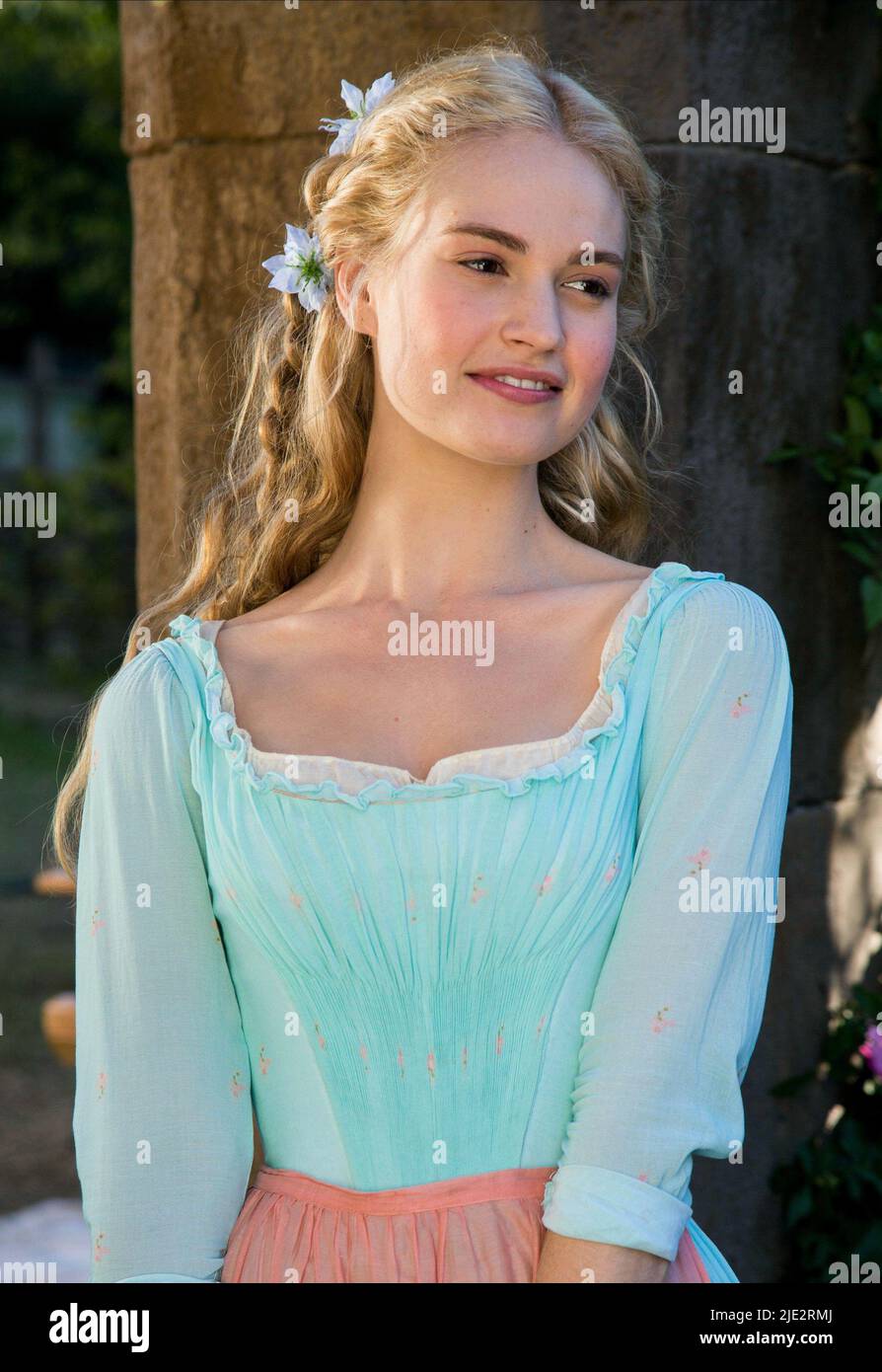 LILY JAMES, CINDERELLA, 2015 Stock Photo Alamy