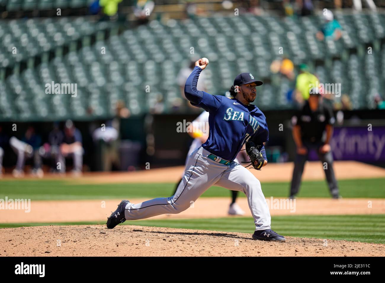 Seattle Mariners Pitcher Andrés Muñoz (75) throws a pitch during an MLB game between Seattle Mariners and Oakland Athletics at the RingCentral Coliseu Stock Photo