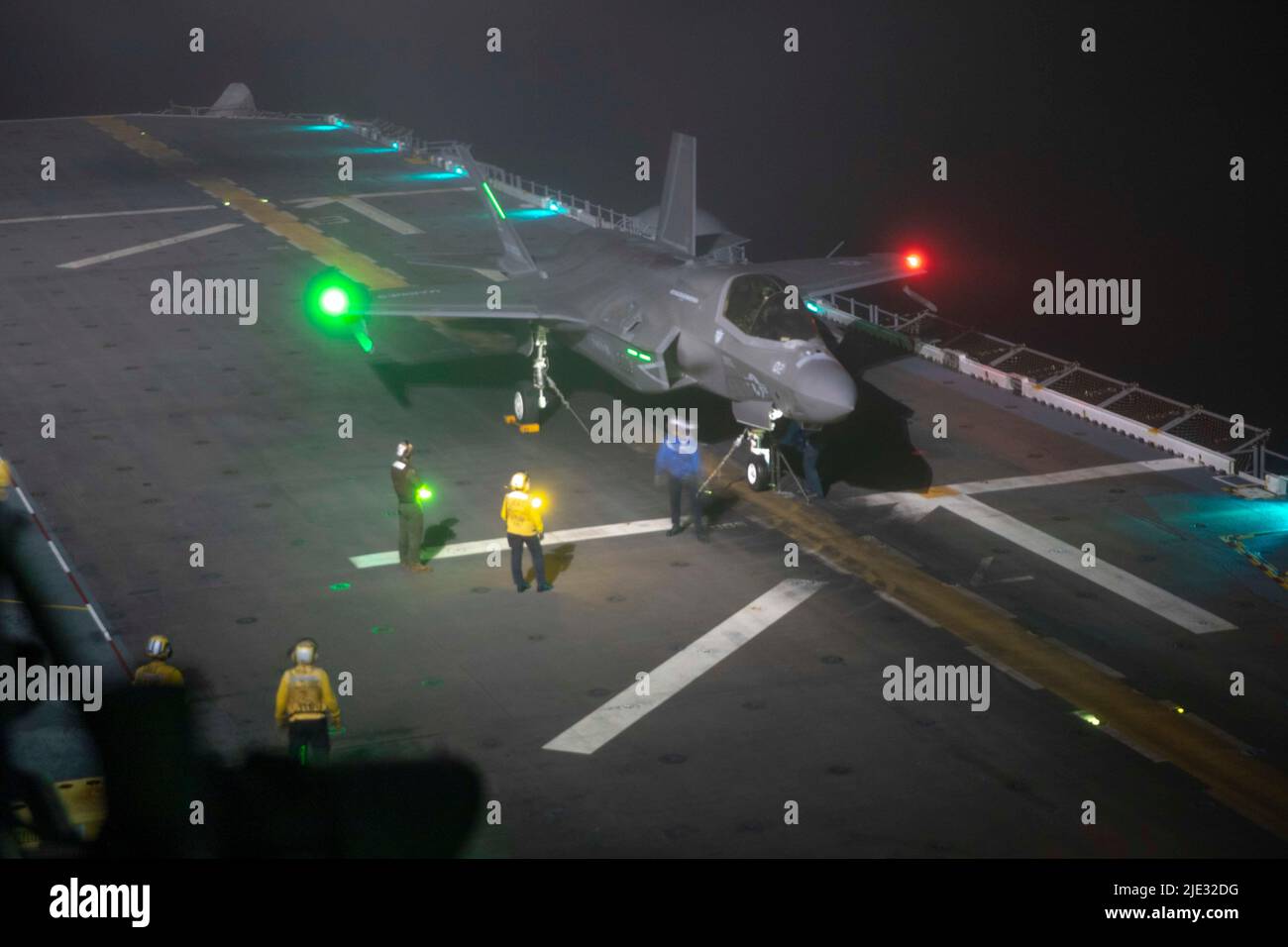 Tie down chains hires stock photography and images Alamy