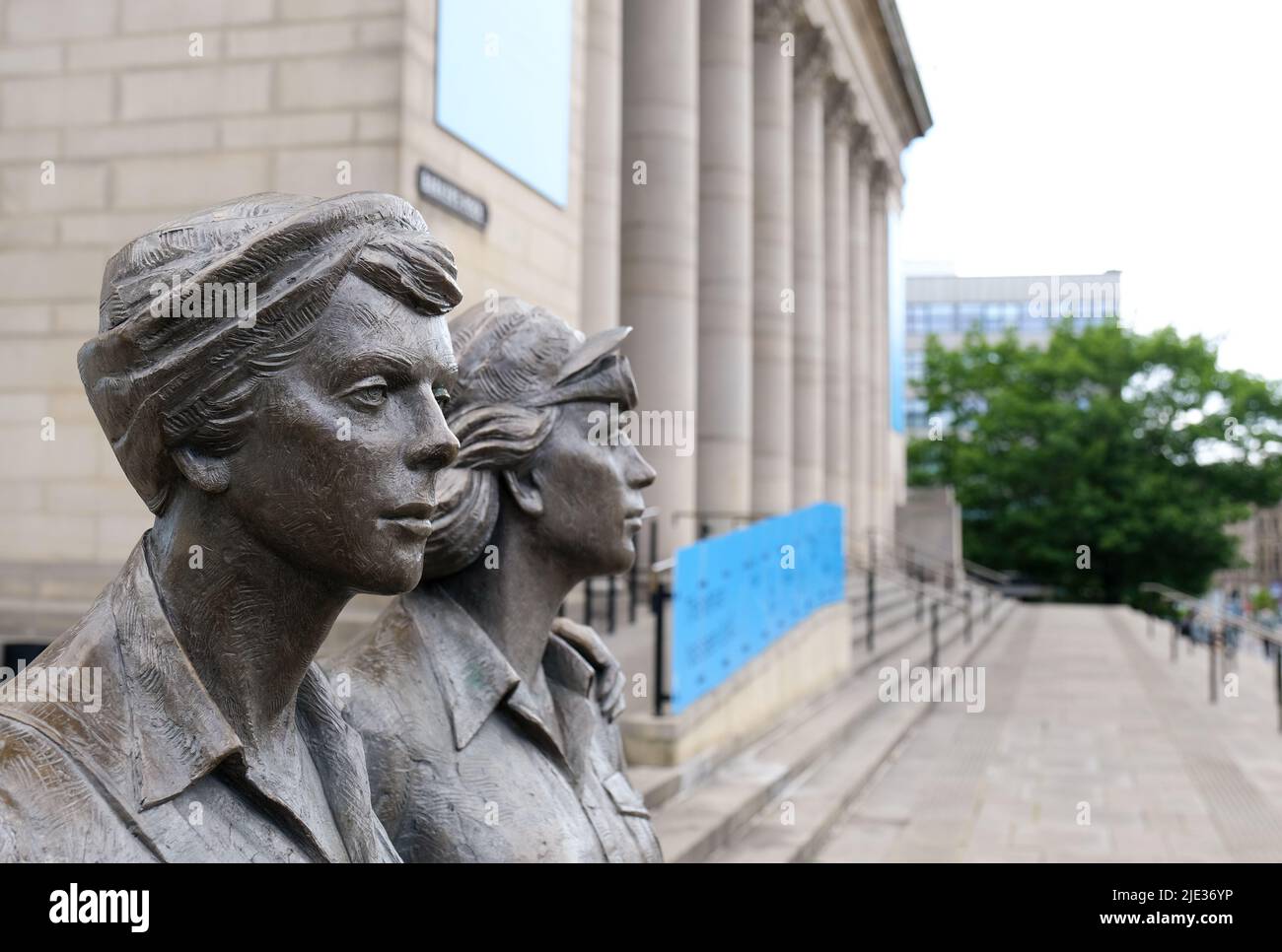 Statues In Sheffield Sheffield city centre 2022 hi-res stock photography and images - Alamy