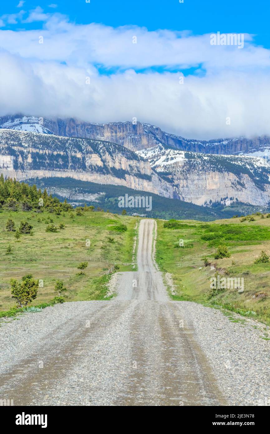 road leading to walling reef along the rocky mountain front near