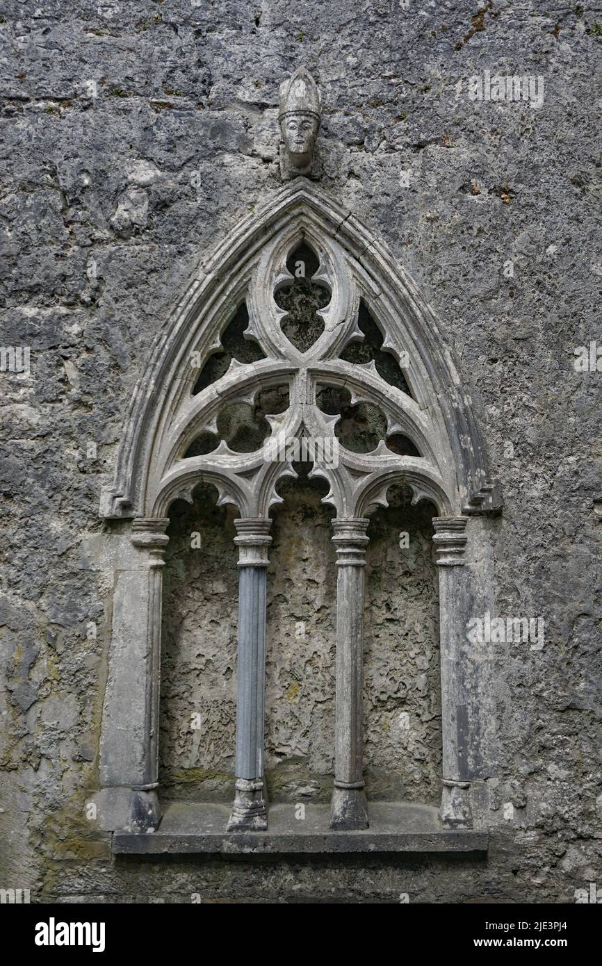 Kilfenora, Co. Clare, Ireland: The Gothic sedilia, or seat, in the chancel of Kilfenora Cathedral, also called Saint Fachtnan’s Cathedral. Stock Photo