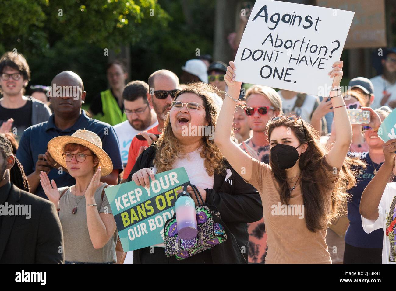 Fort Lauderdale, Florida, USA. 24th June, 2022. Protesters gather in reaction to the supreme court's overturning Roe V. Wade, leaving the question of abortion legality to the states. (Credit Image: © Orit Ben-Ezzer/ZUMA Press Wire) Stock Photo