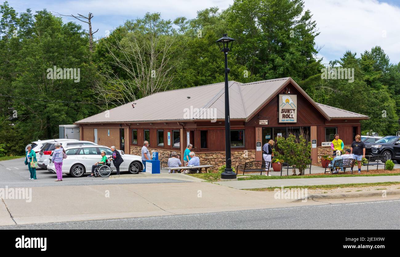 BLOWING ROCK, NC, USA-20 JUNE 2022: Shiny Rock Eggs and things restaurant on US 321.  Building, people, handicapped person in wheel chair. Stock Photo