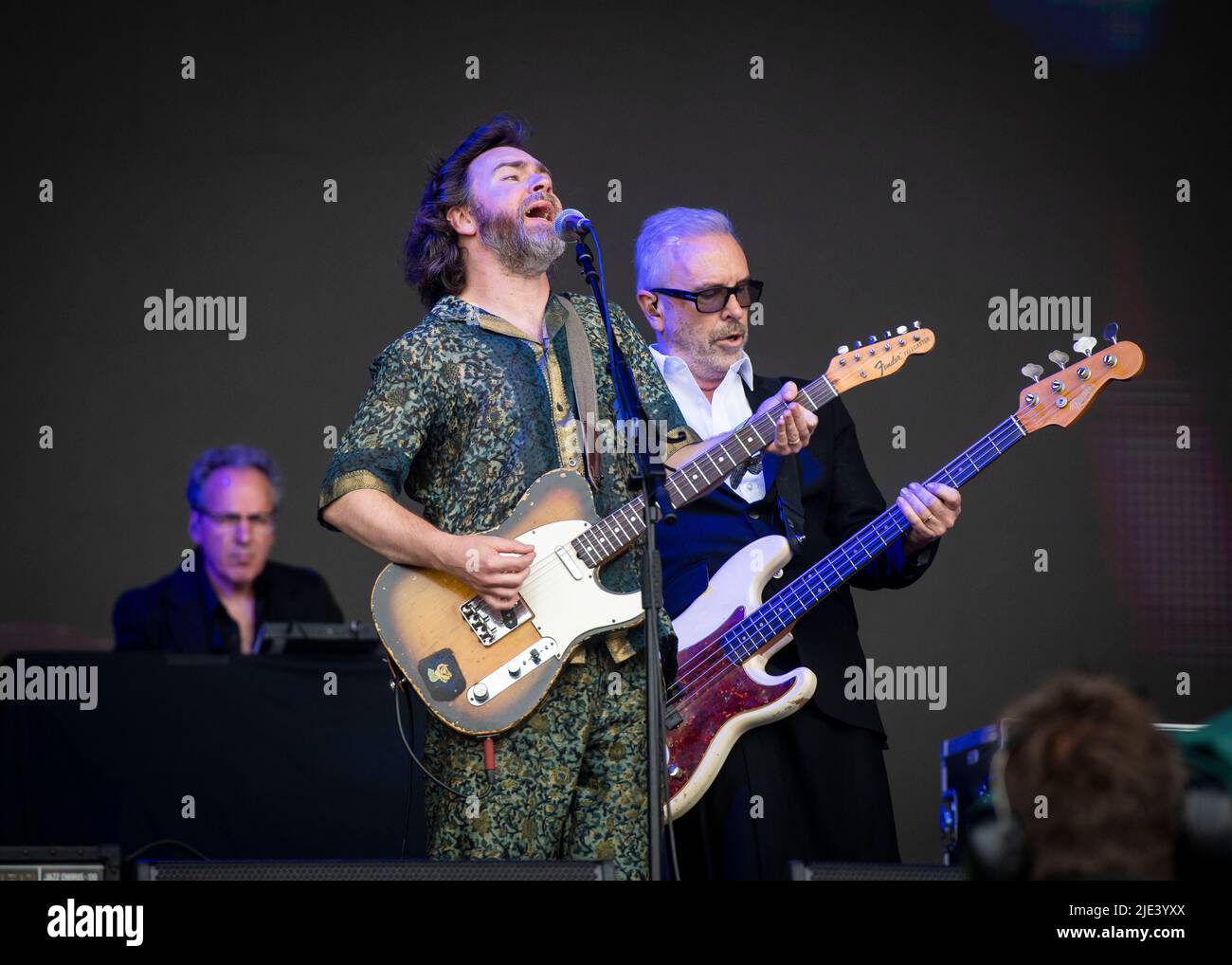 Glastonbury, UK. 24th June 2022. Liam Finn and Nick Seymour from Crowded House performs on the Pyramid Stage at Glastonbury Festival, at Worthy Farm in Somerset. Picture date: Friday June 24, 2022. Photo credit should read: David Jensen/Empics/Alamy Live News Stock Photo