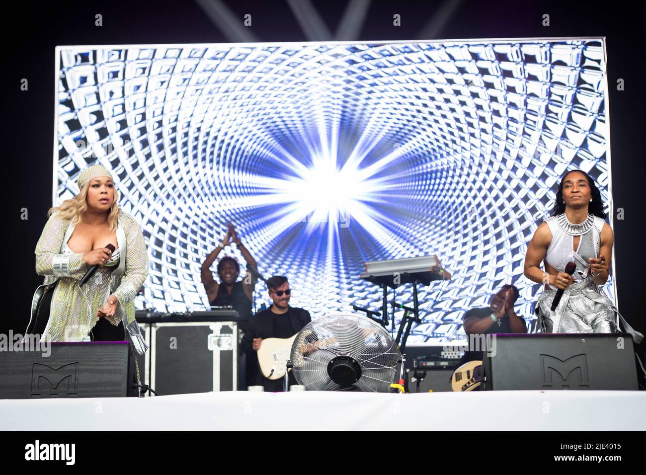 Glastonbury, UK. 24th June 2022. Tionne Watkins and Rozonda Thomas from TLC performs at Glastonbury Festival, at Worthy Farm in Somerset. Picture date: Friday June 24, 2022. Photo credit should read: David Jensen/Empics/Alamy Live News Stock Photo