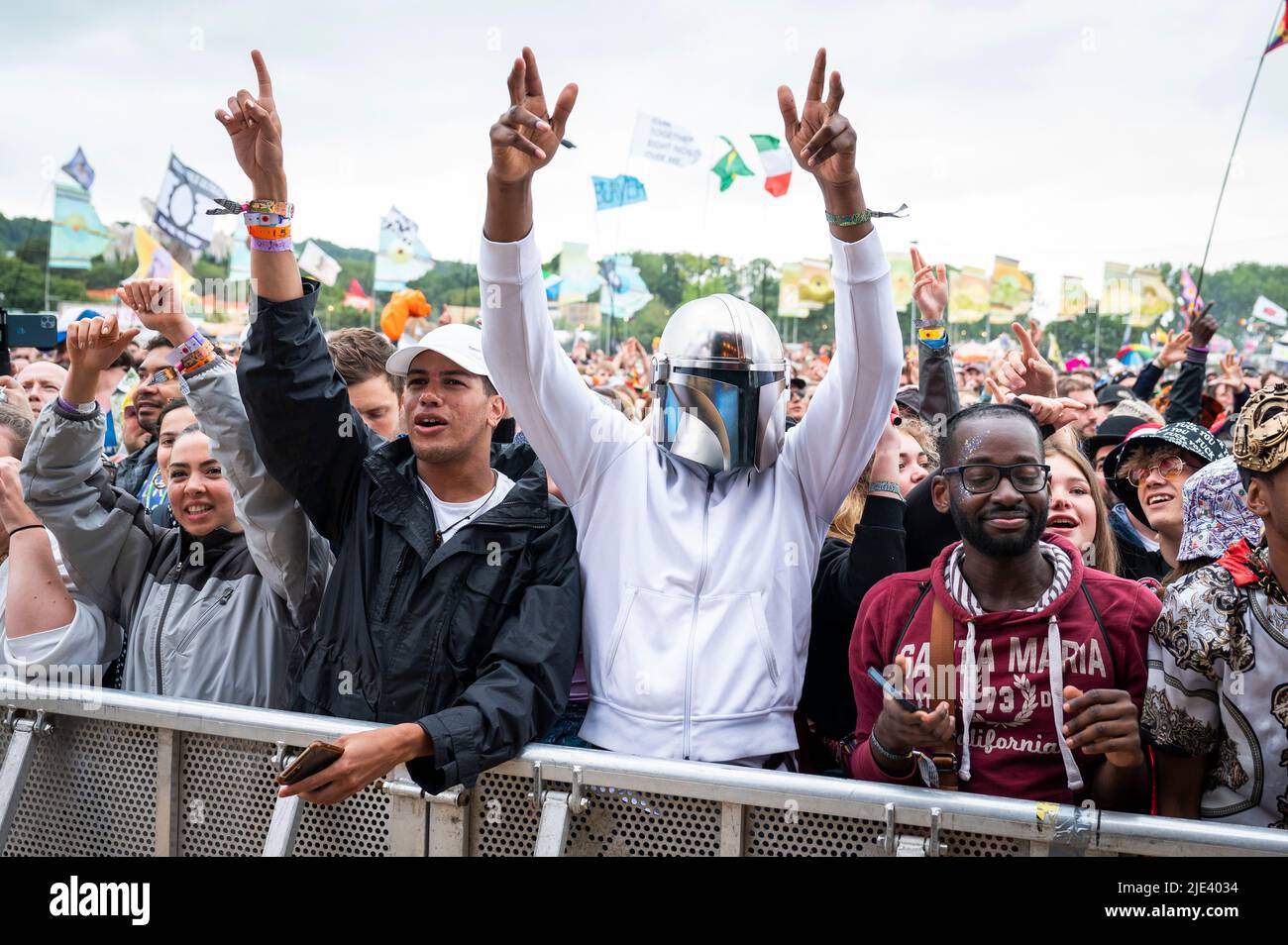Glastonbury, UK. 24th June 2022. Festival goers in the West Holts Stage crowd watch TLC perform at Glastonbury Festival, at Worthy Farm in Somerset. Picture date: Friday June 24, 2022. Photo credit should read: David Jensen/Empics/Alamy Live News Stock Photo