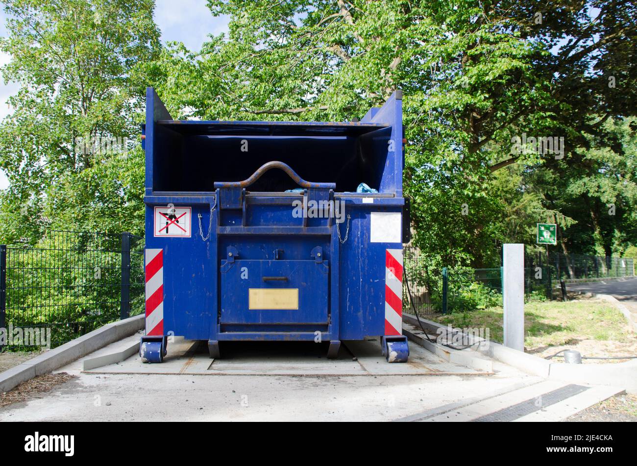 Trash compactor hydraulic hires stock photography and images Alamy