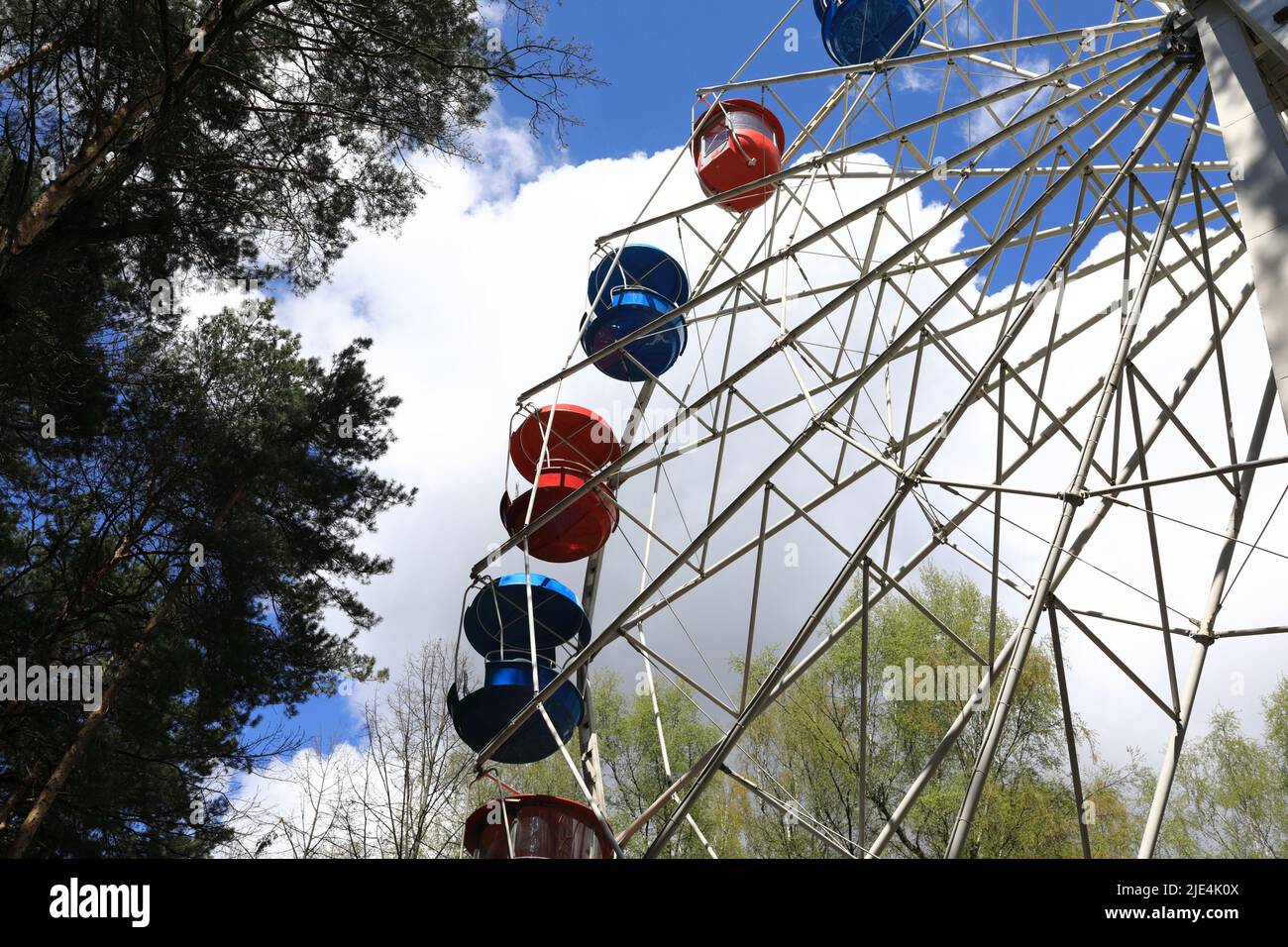 Old fashioned ferris wheel hi-res stock photography and images - Alamy