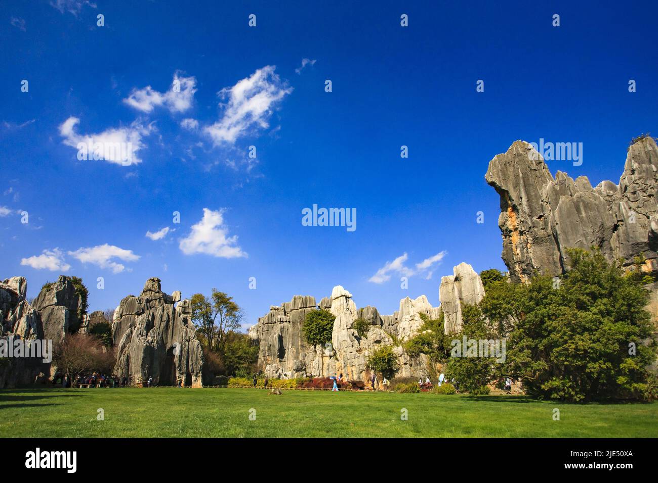 Sky and yunnan tourism hi-res stock photography and images - Alamy