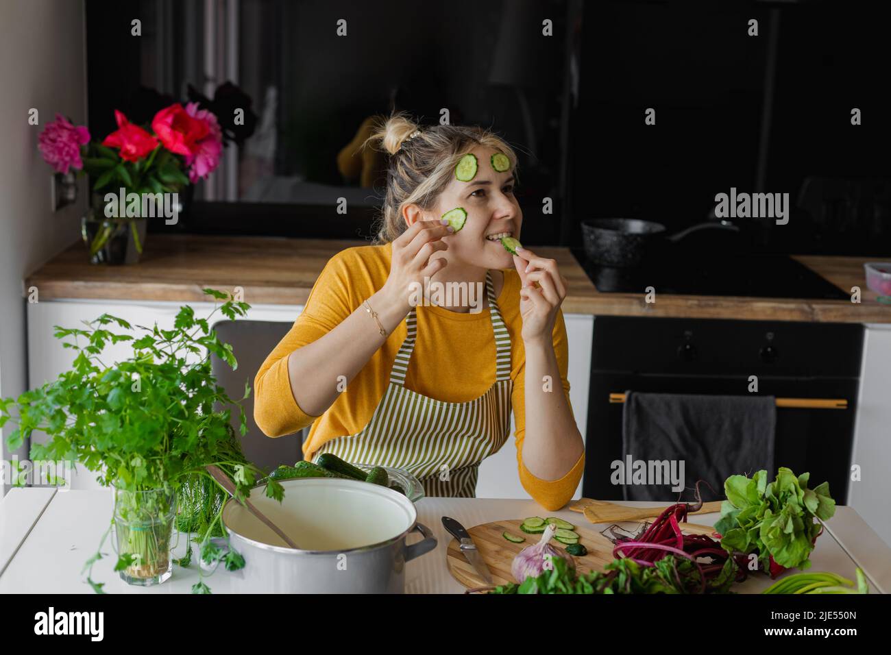 Woman eating vegetables funny hi-res stock photography and images - Alamy