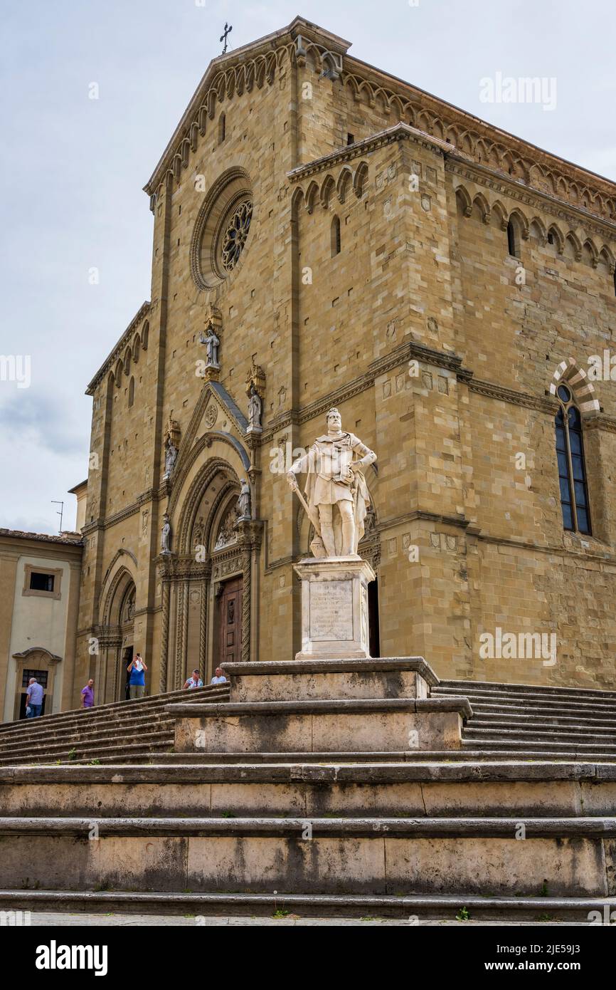 Statue of Ferdinando I de' Medici, Grand Duke of Tuscany, in front of Duomo on Piazza del Duomo in historic city centre of Arezzo in Tuscany, Italy Stock Photo