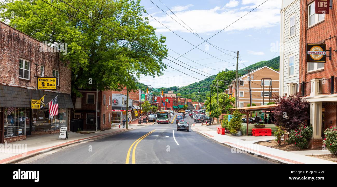 BOONE, NC, USA-20 JUNE 2022: Main Street in Summer. people, cars, businesses. Wide angle. Stock Photo