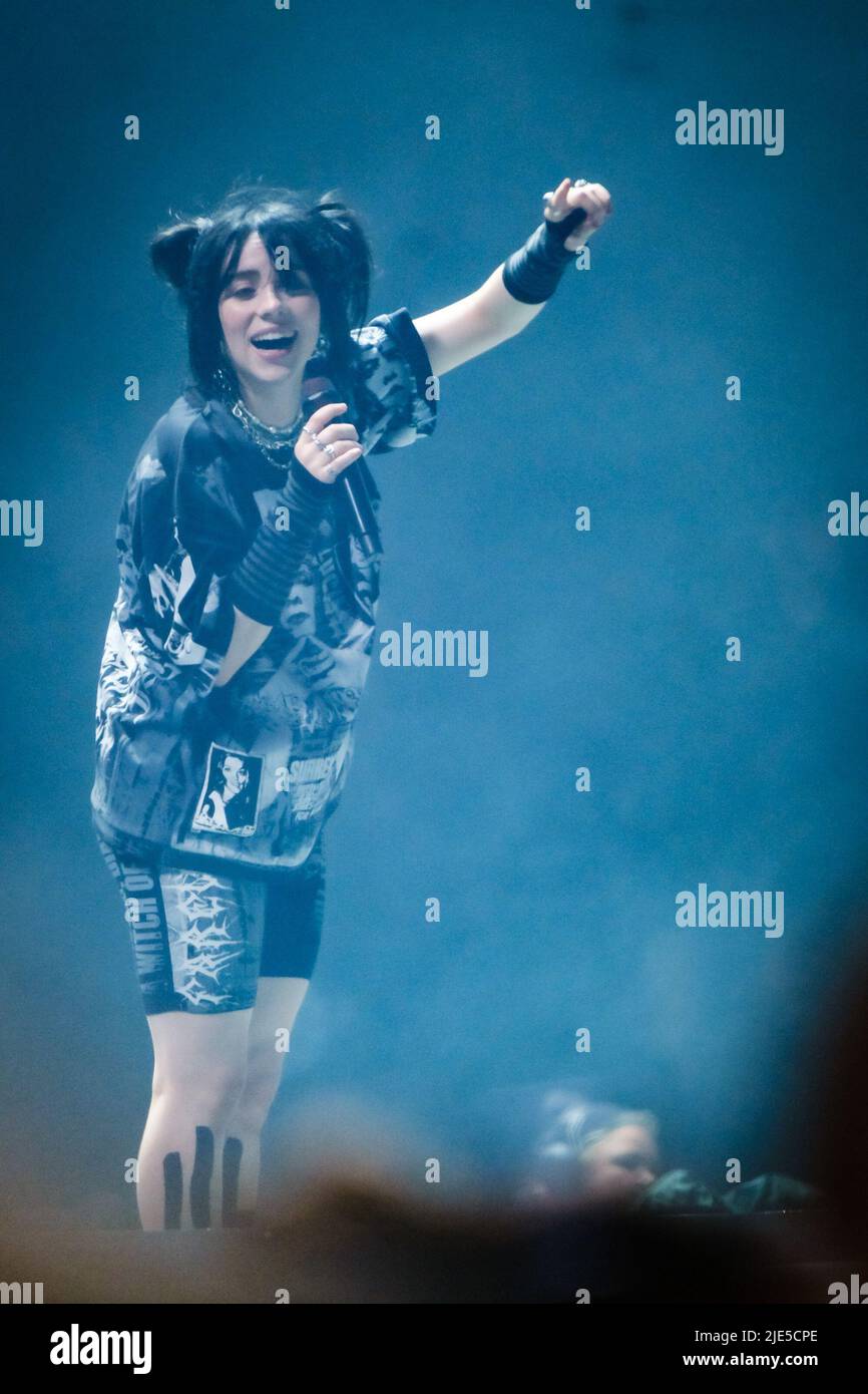 UK. Friday, Jun. 24, 2022.  Friday headliner Billie Eilish performing on the Pyramid Stage during the Glastonbury Festival Worthy Farm . Picture by Julie Edwards/Alamy Live News Stock Photo