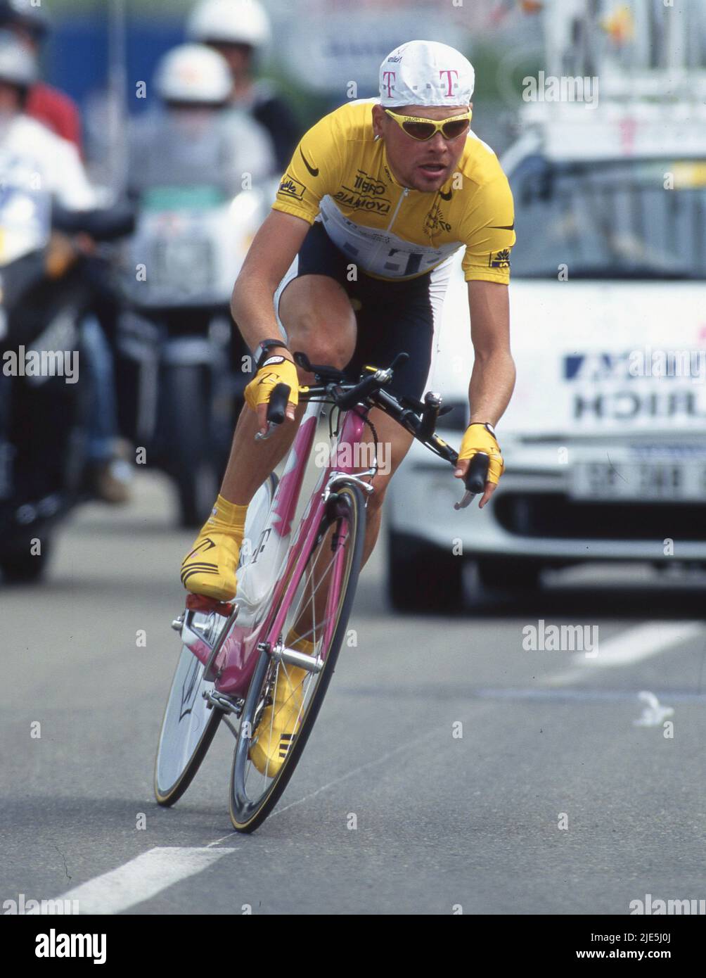 Paris, Deutschland. 30th June, 2017. Exactly 25 years ago, Jan Ullrich won the Tour de France France, historic victory, icon of sport in Germany firo: Tour de France 1997 cycling cycling winner of the tour award ceremony in the yellow jersey Jan Ullrich Team Telekom single action Credit: dpa/Alamy Live News Stock Photo