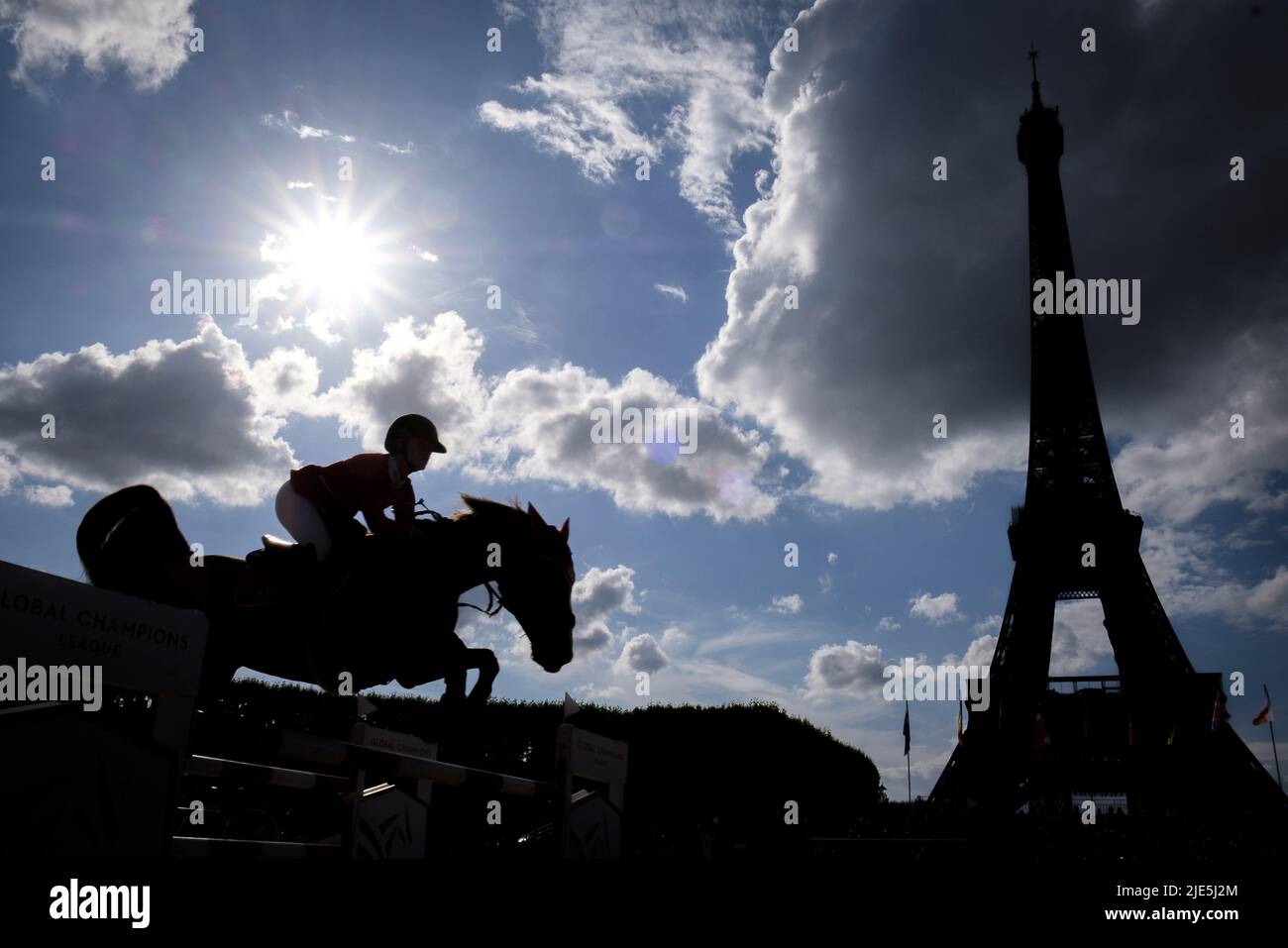 Horse jumping paris hi-res stock photography and images - Alamy