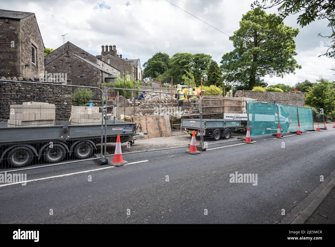 The team crack on with the stonework in front of the blockwork retaining wall. Kayley Hill, Long Preston wall repair proceeding at pace (Sat 2th June) Stock Photo