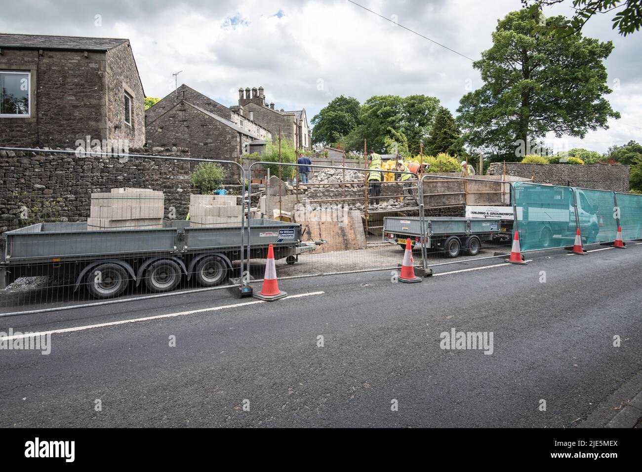 The team crack on with the stonework in front of the blockwork retaining wall. Kayley Hill, Long Preston wall repair proceeding at pace (Sat 2th June) Stock Photo