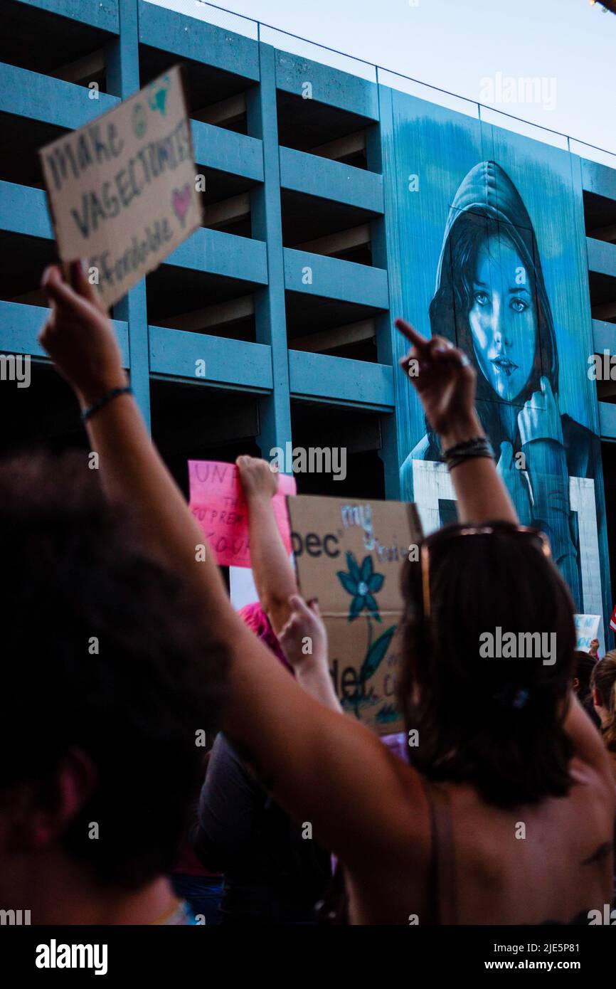 Reno, United States. 24th June, 2022. (Editors note image depicts profanity) A mural of a woman with protesters below during Scotus protest. Protestors gather after SCOTUS over turned Roe v. Wade. Credit: SOPA Images Limited/Alamy Live News Stock Photo