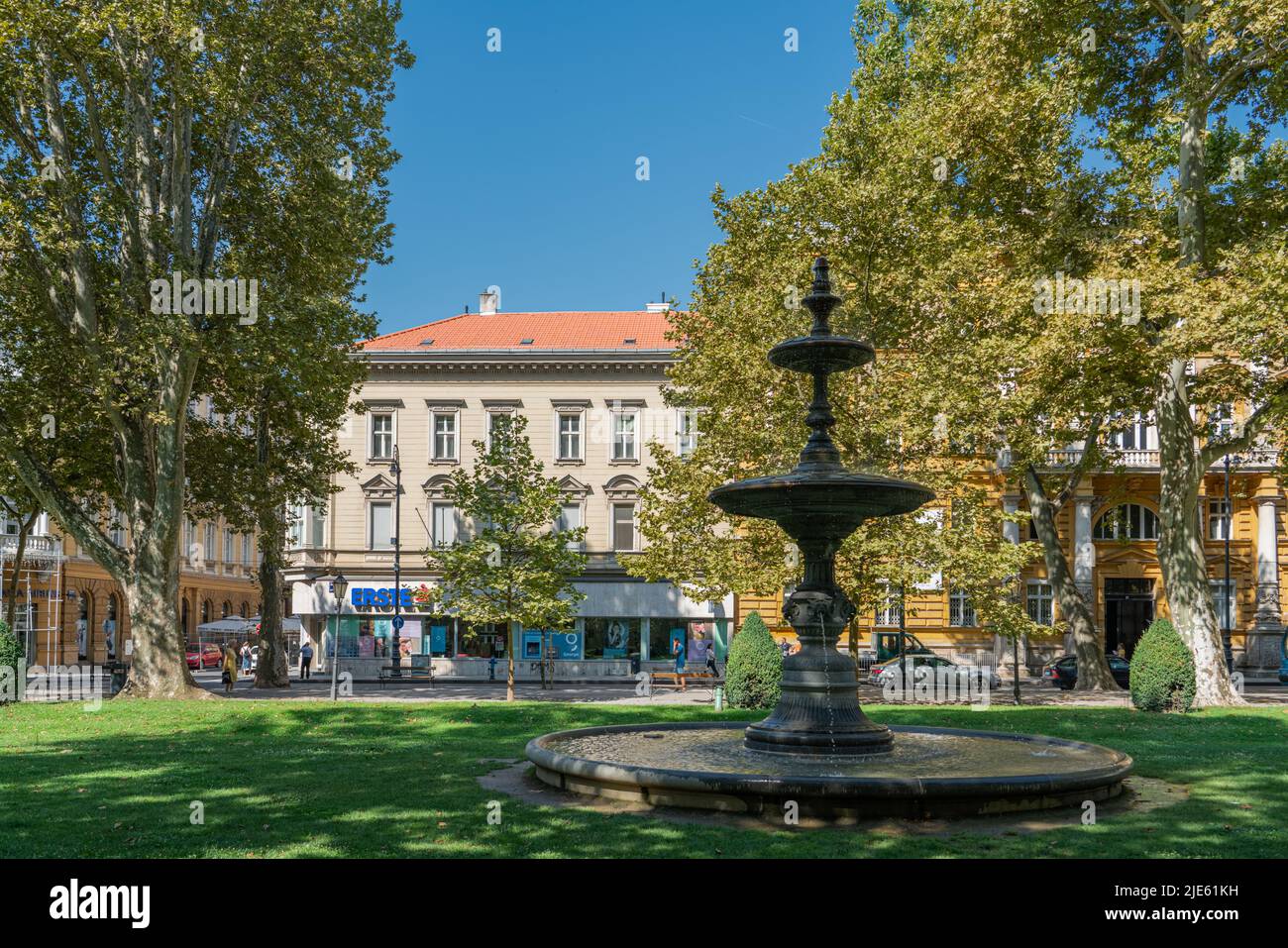 ZAGREB, CROATIA - JULY 29, 2021: People Relaxing On Summer Day In Zagreb Central Park Stock Photo