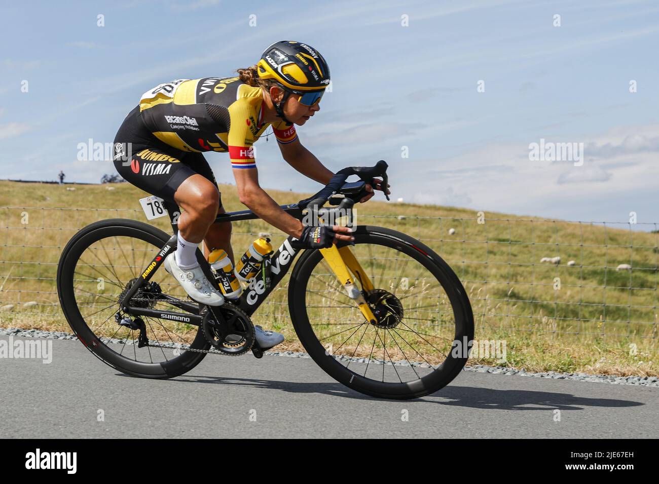 2022-06-25 16:25:28 EMMEN - Cyclist Anouska Koster in action during the  National Championships Cycling in Drenthe. ANP BAS CZERWINSKI netherlands  out - belgium out Stock Photo - Alamy