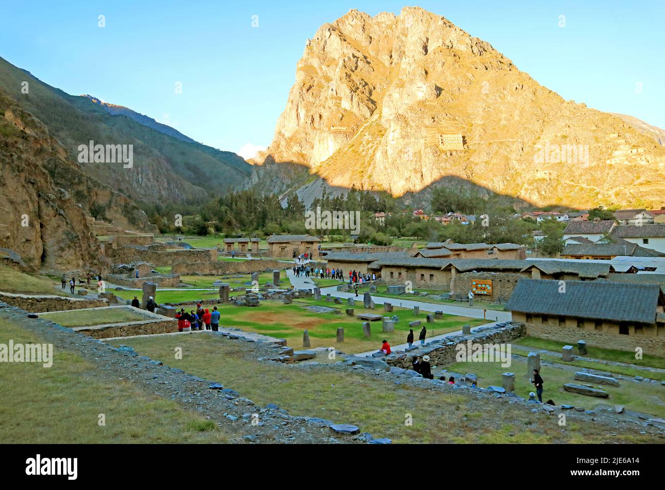 Archaeology Site of Ollantaytambo, the Last Stronghold of the Incas with Mount Pinkuylluna in the Right, Urubamba Province, Cusco Region, Peru Stock Photo