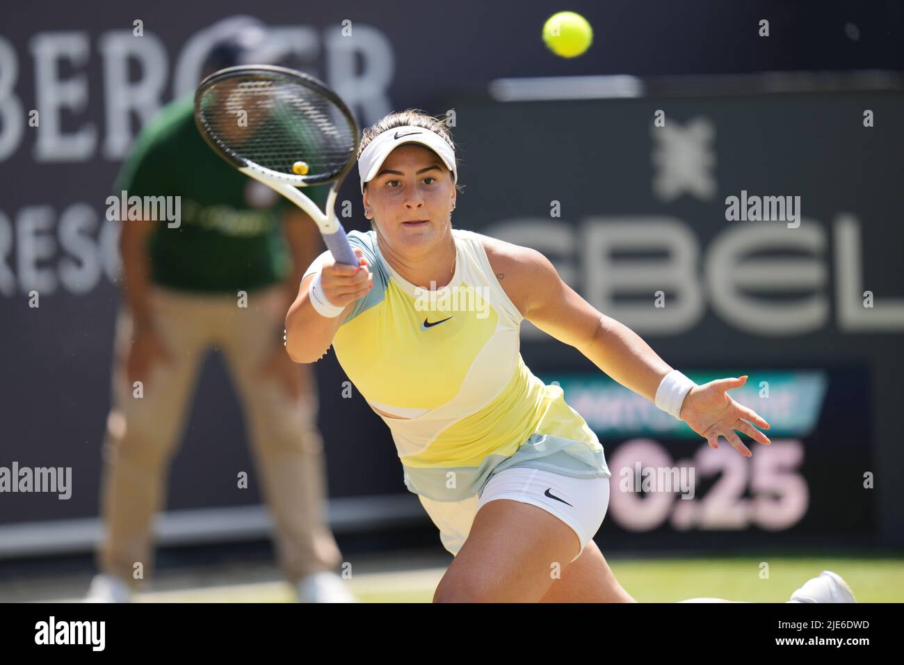 Bad Homburg, Germany. 25th June, 2022. Tennis: WTA Tour, competition, final  singles, women, Andreescu (Canada)- Garcia (France). Bianca Andreescu in  action. Credit: Thomas Frey/dpa/Alamy Live News Stock Photo - Alamy