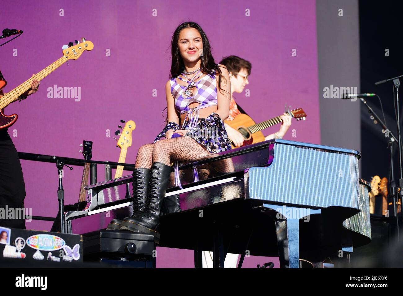 Olivia rodrigo performing at the glastonbury hi-res stock photography