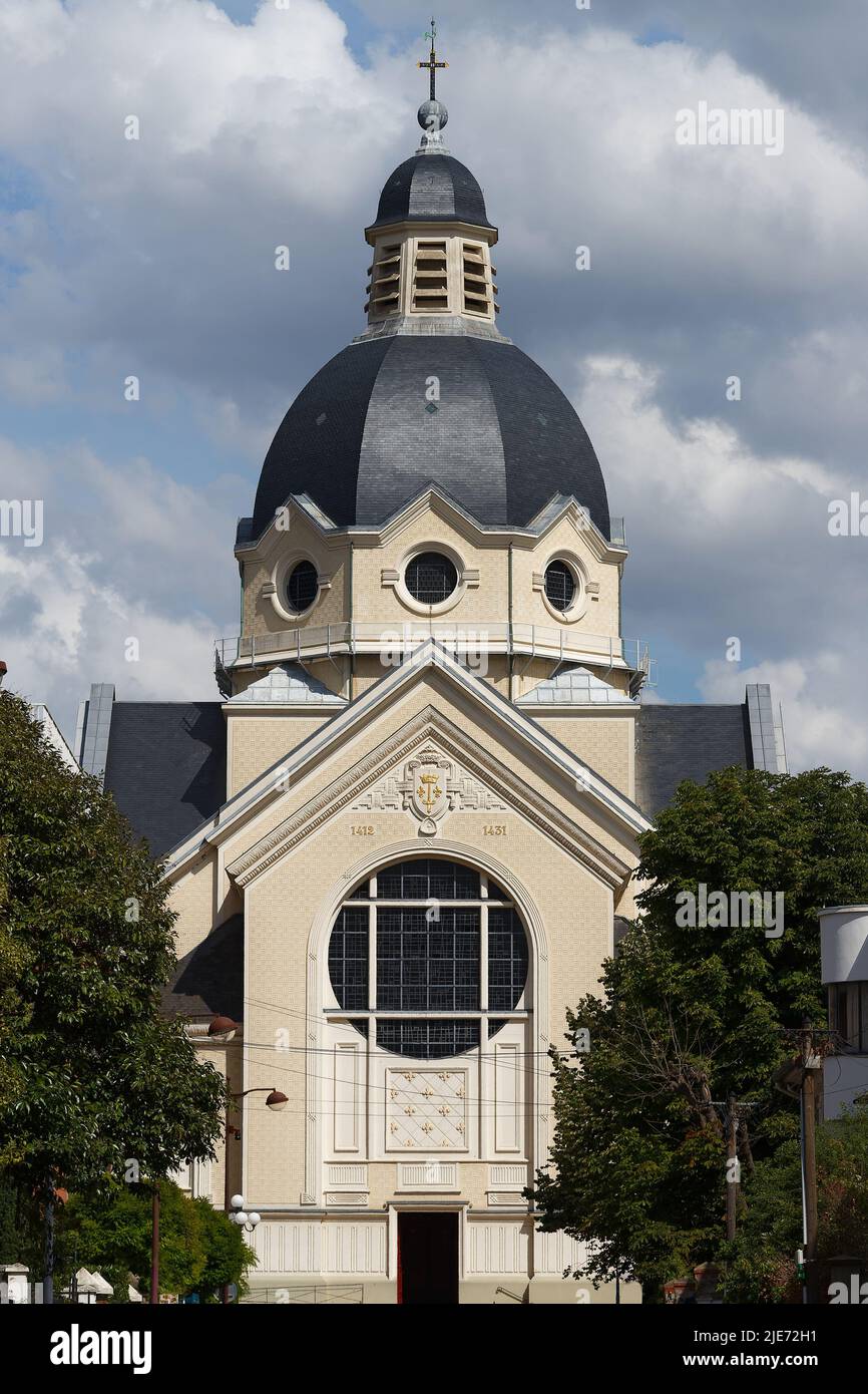 The SainteJeanne d'Arc church is a Catholic church located in the ClagnyGlatigny district of The SainteJeanne d'Arc church is a Catholic church located in the ClagnyGlatigny district of