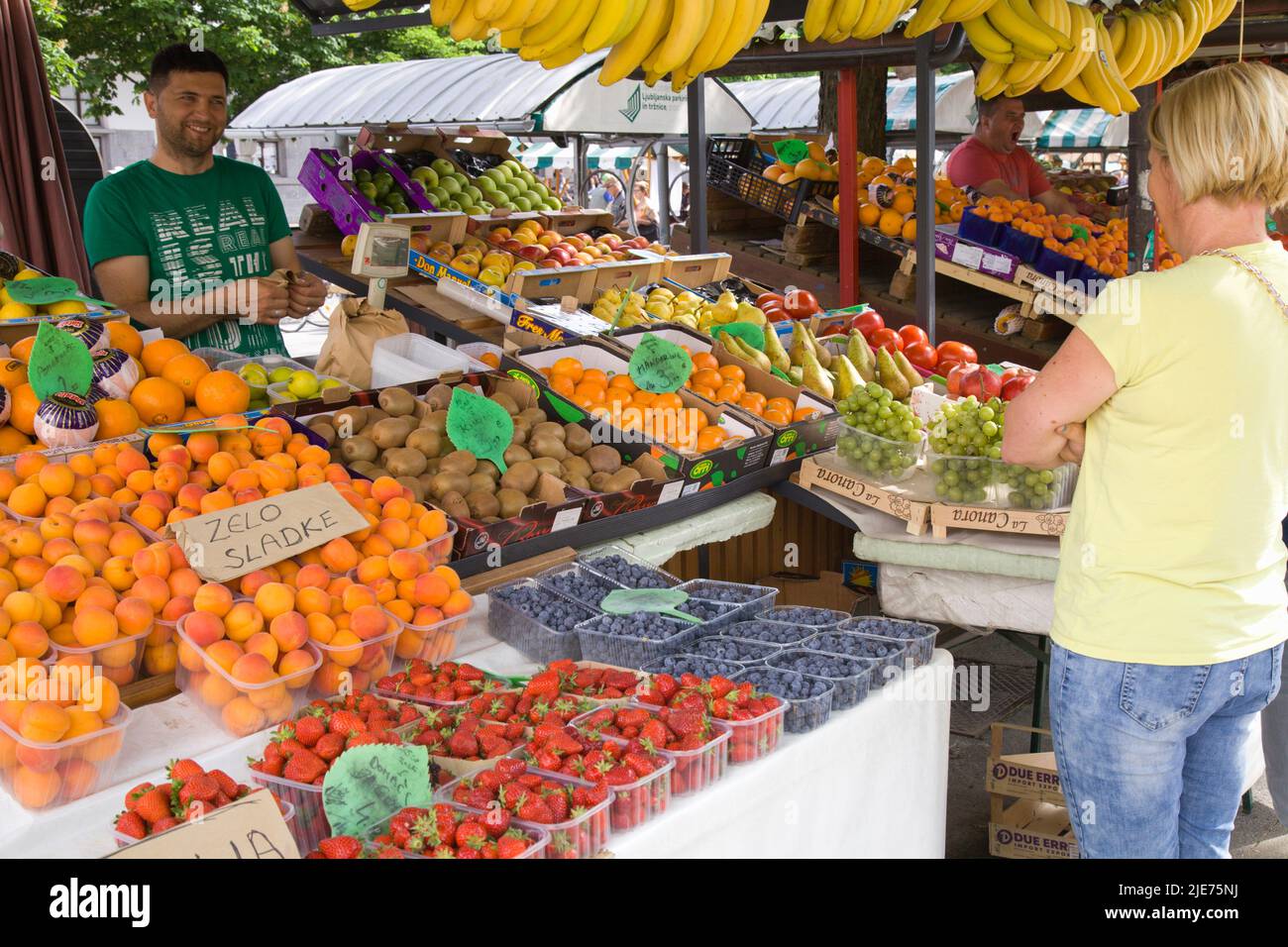 Slovenia, Ljubljana, market, people, fruit, food Stock Photo - Alamy