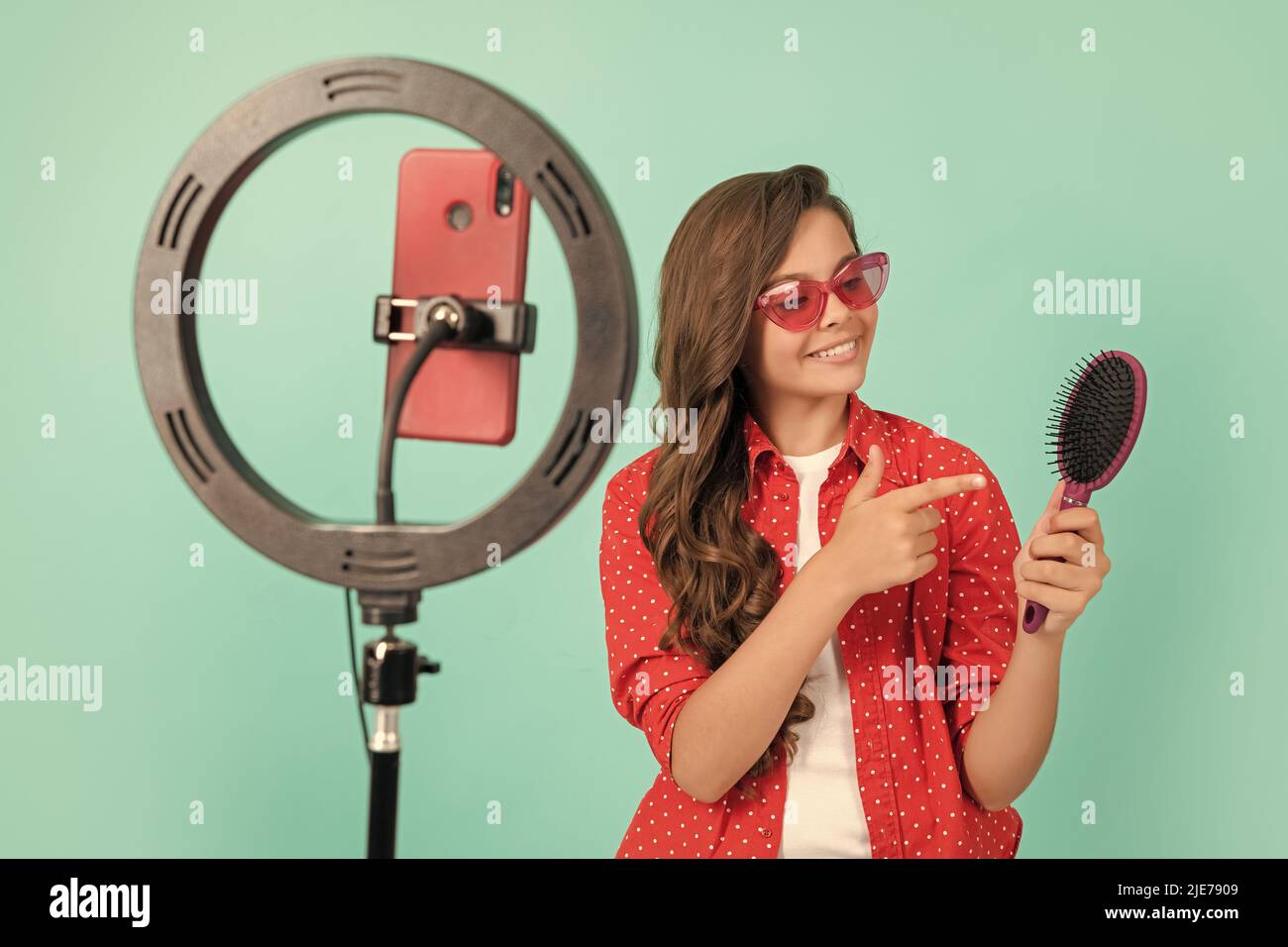 Teen girl brushing hair hi-res stock photography and images - Alamy