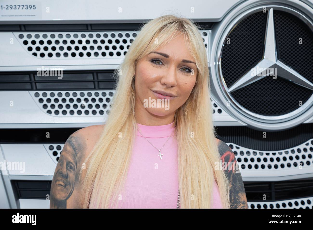 Sabrina Reiter aka Ps-Tussi beim Familienfest am Mercedes Benz  Standort.Bautzen, 25.06.2022 Stock Photo - Alamy