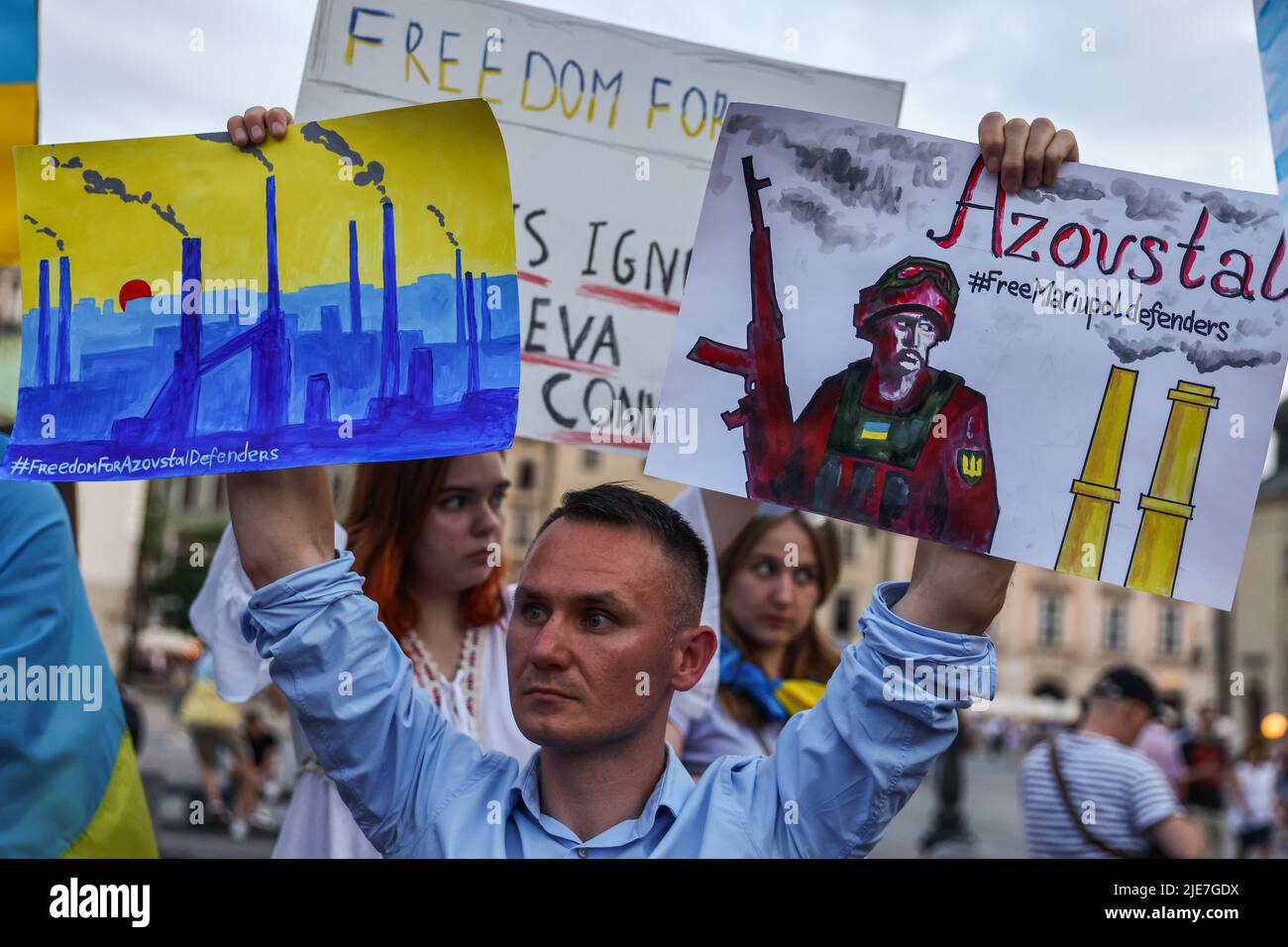 Krakow, Krakow, Poland. 25th June, 2022. Ukrainians and Poles attend demonstration at the Main Square in support of Azovstal 4308 regiment defenders that are currently in Russian captivity. Krakow, Poland on June 25th, 2022. Peaceful rallies were held around the world in support of more than 2,500 Azovstal prisoners of war. Credit: ZUMA Press, Inc./Alamy Live News Stock Photo