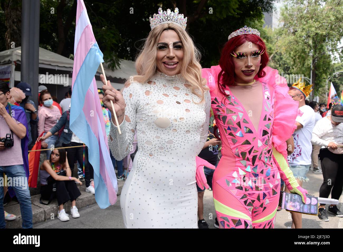 Mexico City, Mexico City, Mexico. 25th June, 2022. June 25, 2022, Mexico City, Mexico: A member of LGBBTTIQ community takes part during the colorful parade as part of the 44th annual pride march at Angel of Independence. people from all over the world join the worldwide celebration of pride and commemorate the stonewall riots. on June 25, 2022 in Mexico City, Mexico. (Credit Image: © Carlos Tischler/eyepix via ZUMA Press Wire) Credit: ZUMA Press, Inc./Alamy Live News Stock Photo