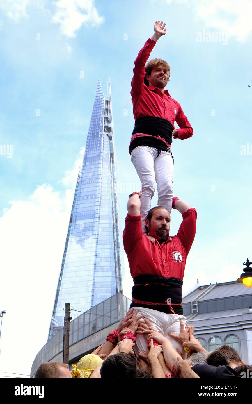 London, UK, 25th June, 2022. The Castellers of London performed in celebration of Sant Joan's Day (Saint John) and as part of the Great Get Together Bankside, inspired by the legacy of the late MP Jo Cox. The practice of forming human towers - or castells dates back over 200 years in Catalonia and is classified by UNESCO as a part of Intagible World Heritage. Credit: Eleventh Hour Photography/Alamy Live News Stock Photo