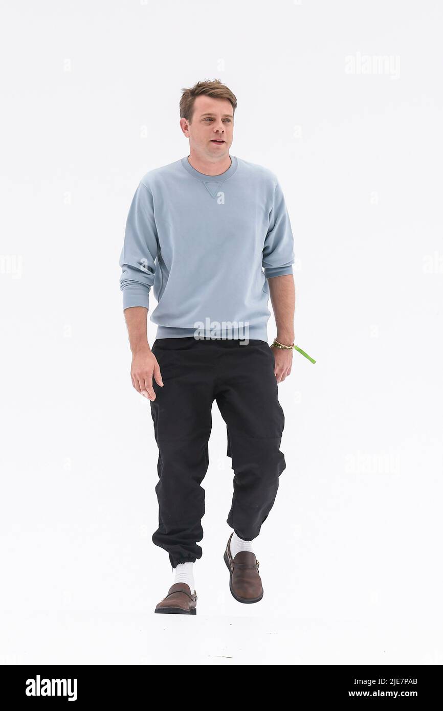 Paris, Frankreich. 25th June, 2022. Fashion Dsigner Jonathan Anderson at LOEWE SS23 runway during Paris Fashion Week Menswear on June 2022 - Paris, France. 25/06/2022 Credit: dpa/17�Թ����� Live News Stock Photo